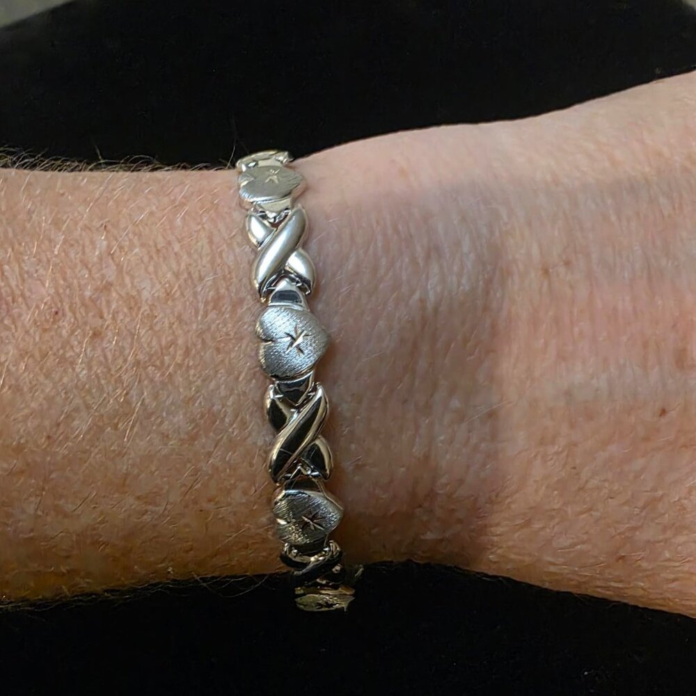 10K (417) White gold X and hearts bracelet (A143)
